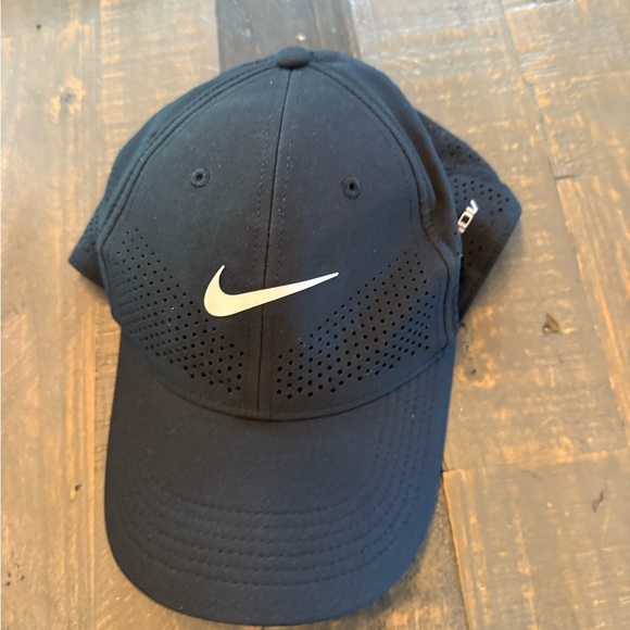 Nike Black Fri-fit hat - Picture 1 of 2